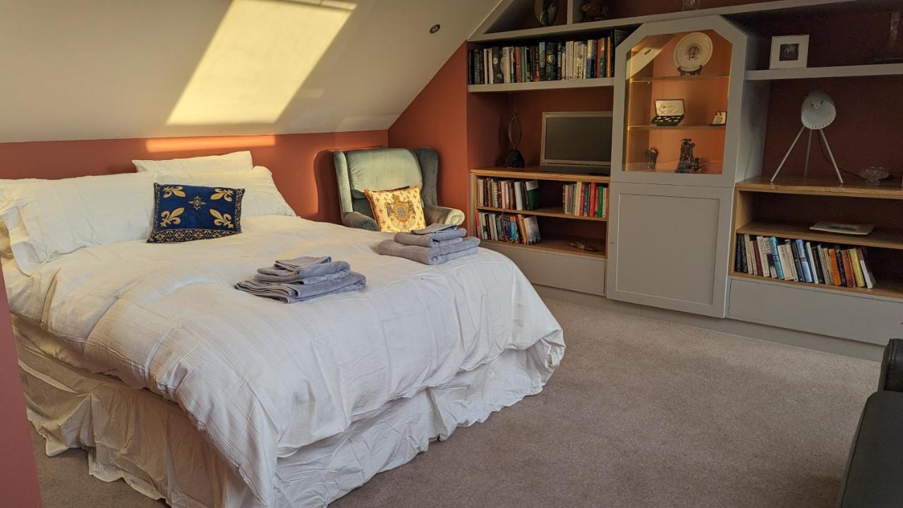 Elegant Relaxed Studio Bed & Breakfast เมย์นูท ภายนอก รูปภาพ